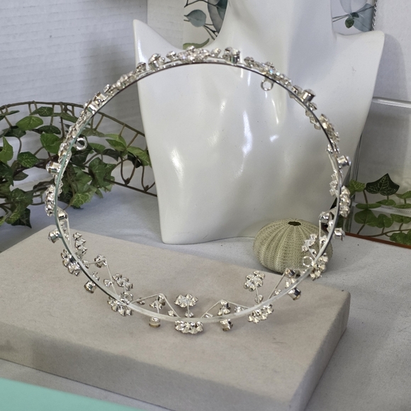Silver with Rhimestone Flower Design Crown - Picture 5 of 11